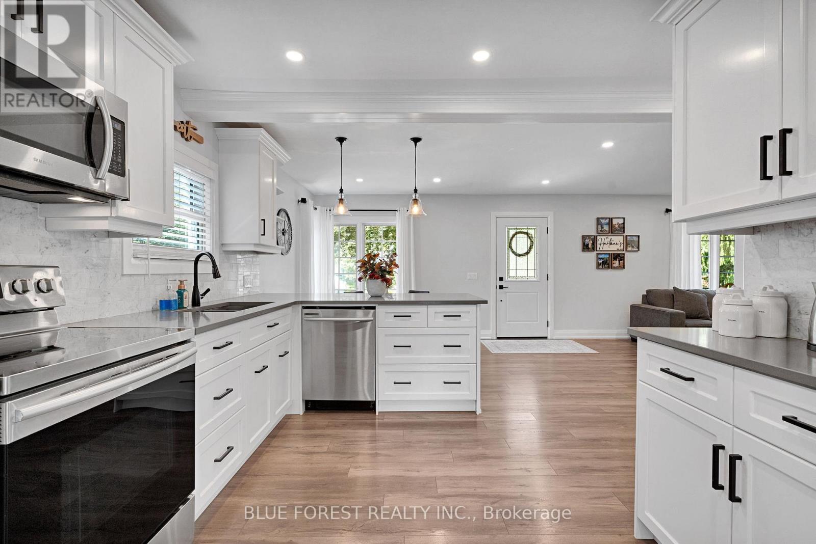 583 MAPLEDALE AVENUE - Image 17