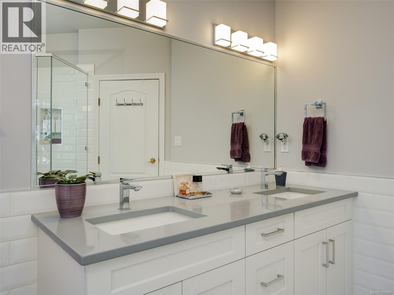 #27 4305 Maltwood Lane - 17