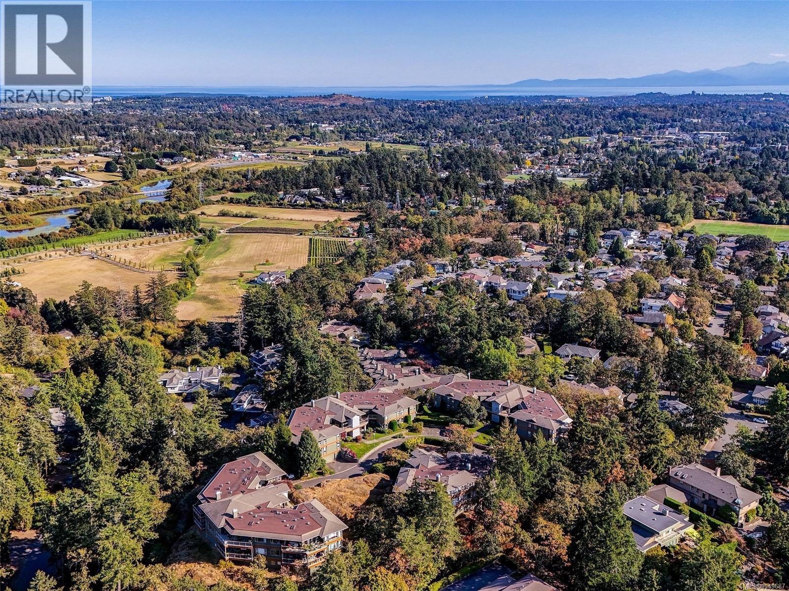 #27 4305 Maltwood Lane - 37