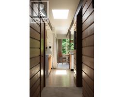 4568 Marineview Crescent, North Vancouver, BC V7R3P2 Photo 13