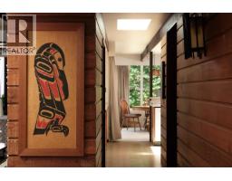 4568 Marineview Crescent, North Vancouver, BC V7R3P2 Photo 12