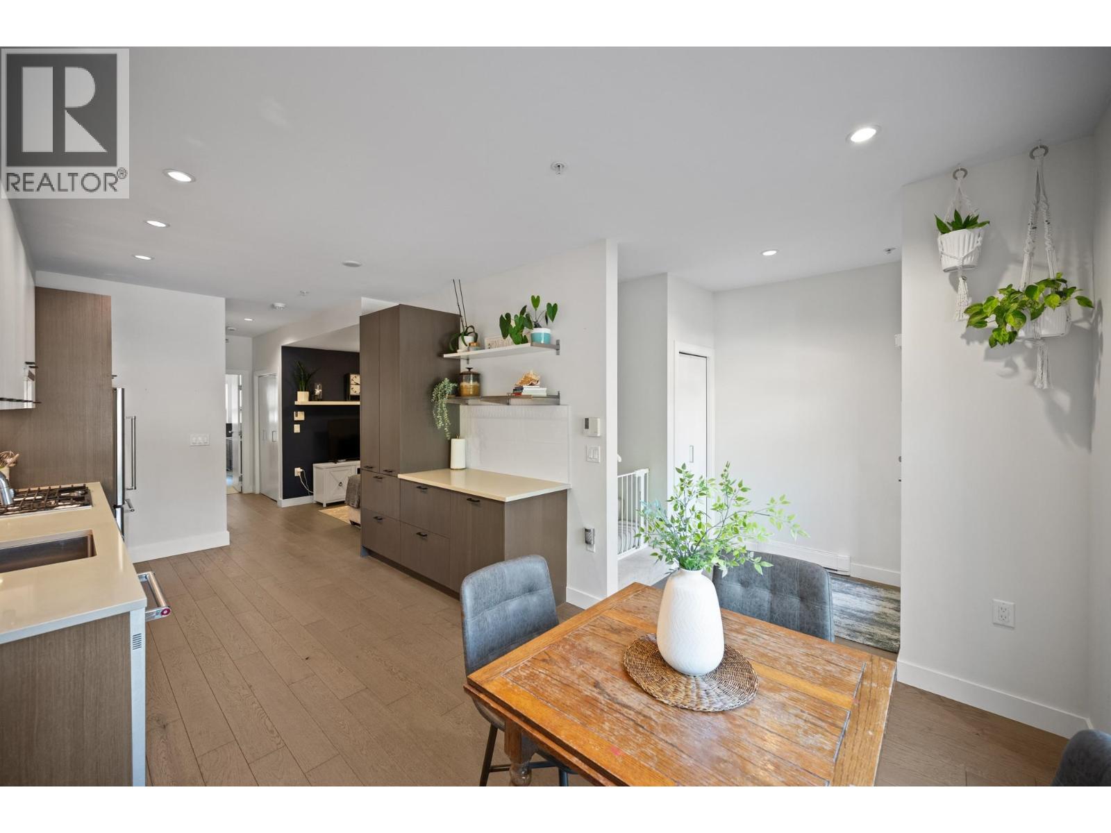 #204-1738 55A Street, Tsawwassen
