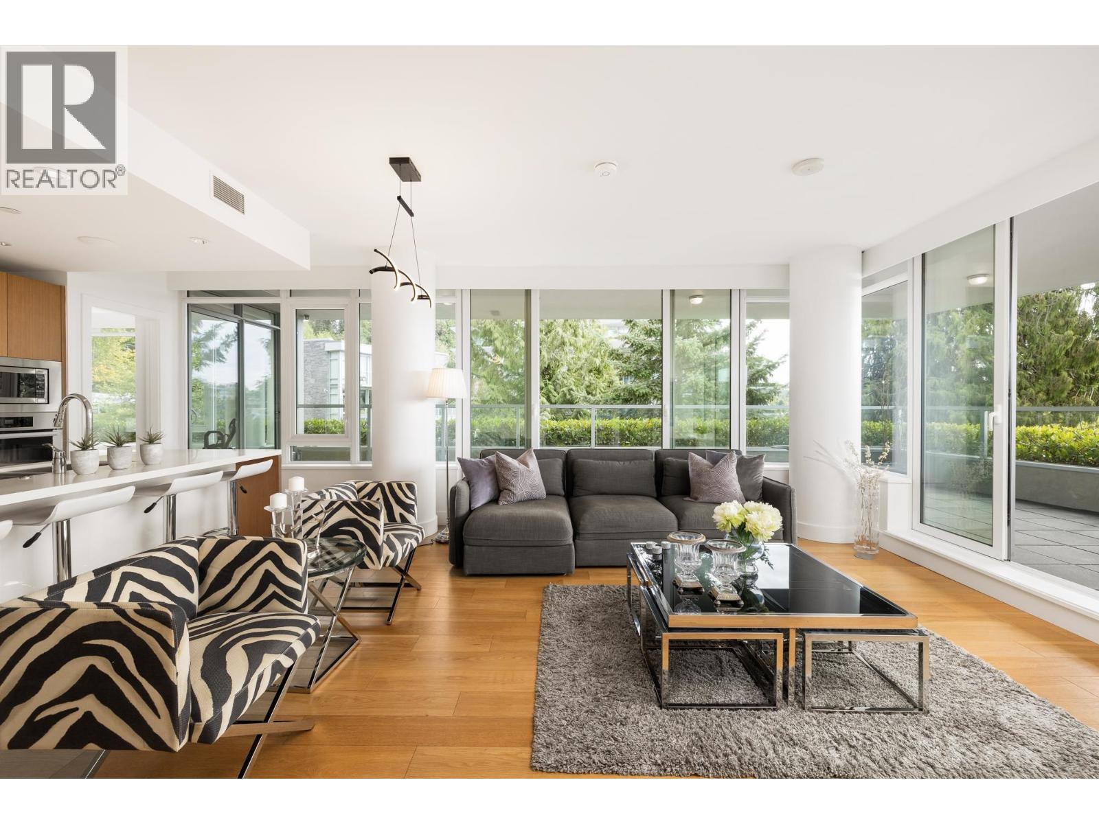 303 866 ARTHUR ERICKSON PLACE, West Vancouver