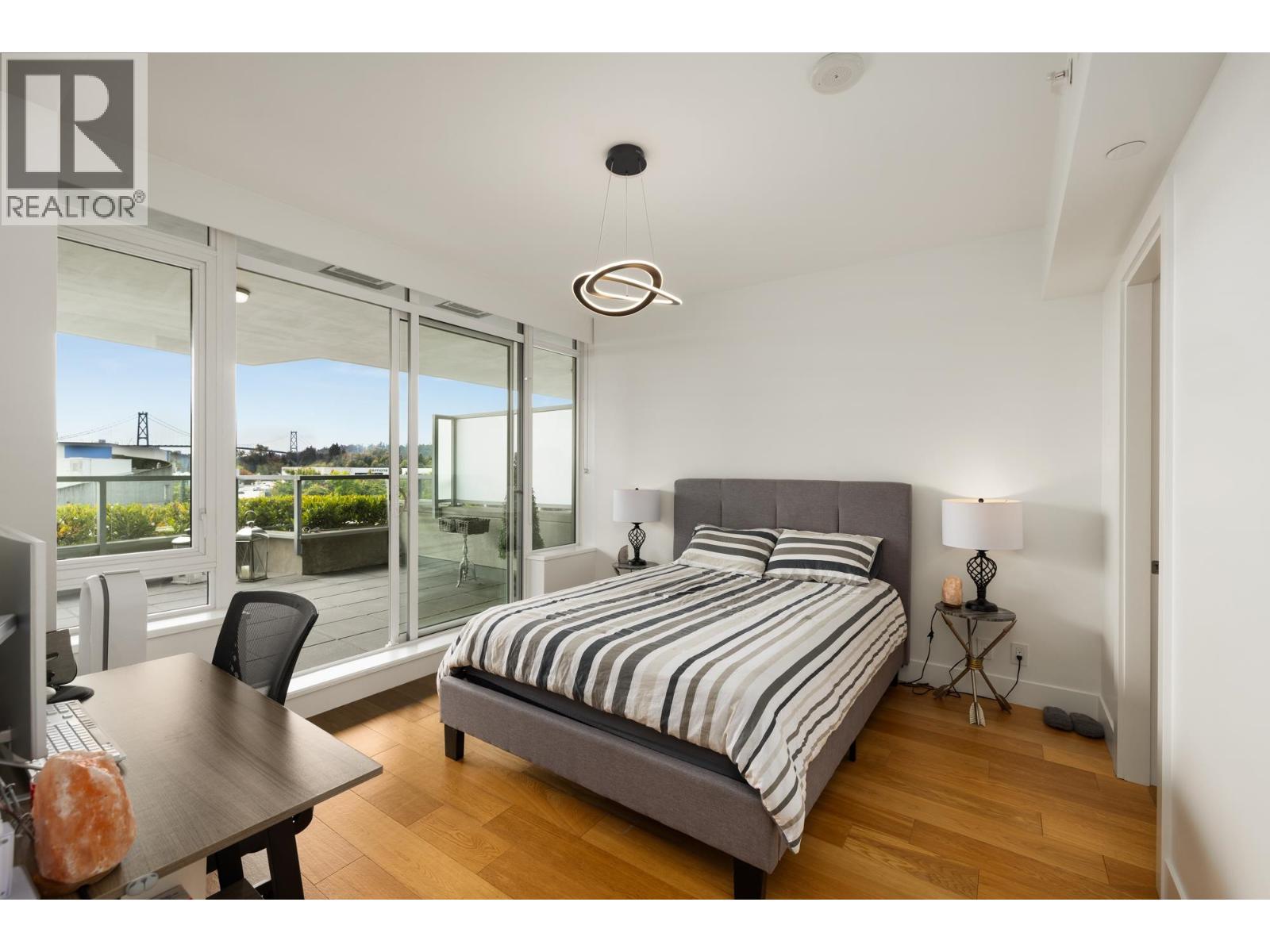 303 866 ARTHUR ERICKSON PLACE, West Vancouver