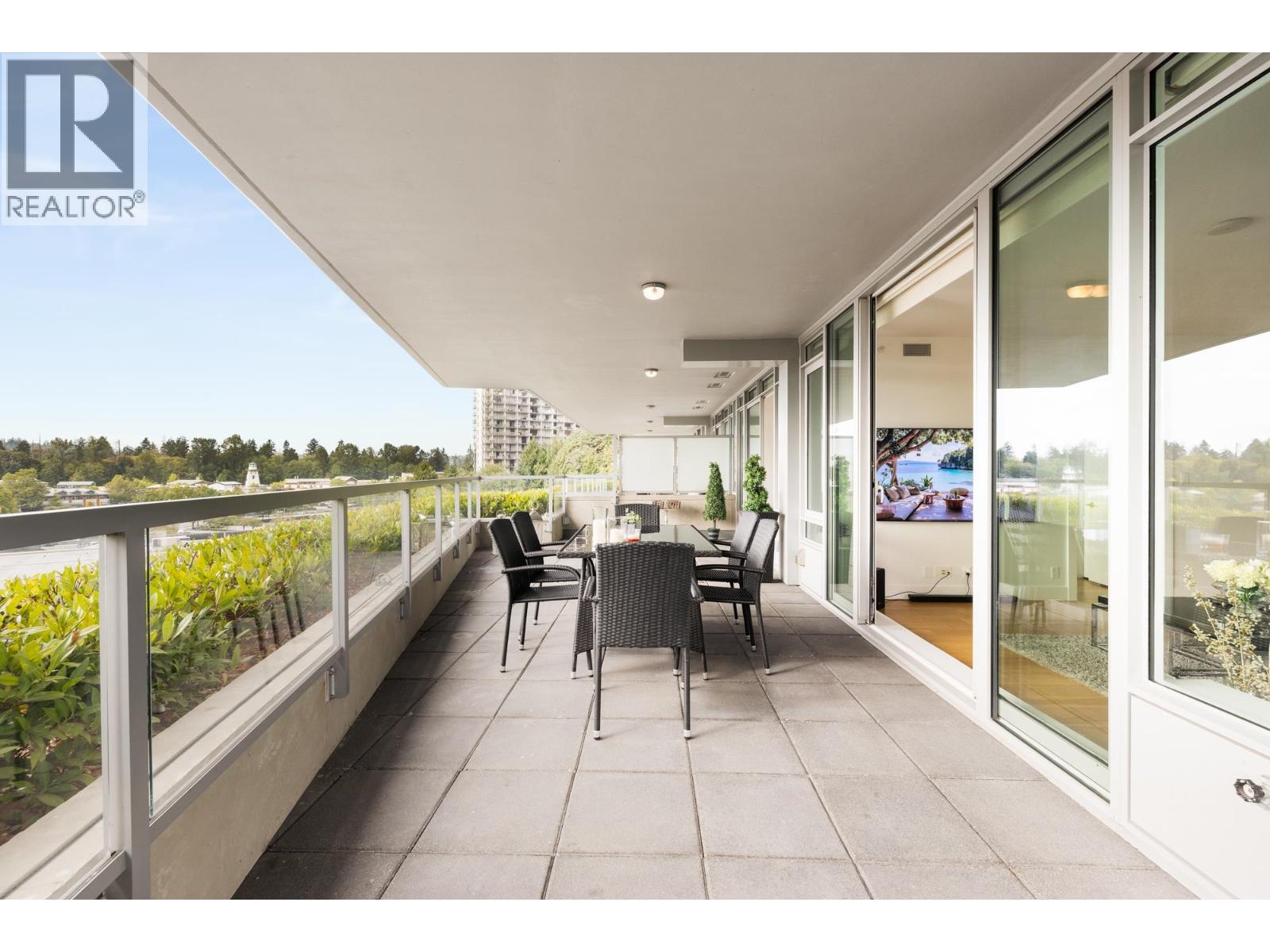 303 866 ARTHUR ERICKSON PLACE, West Vancouver