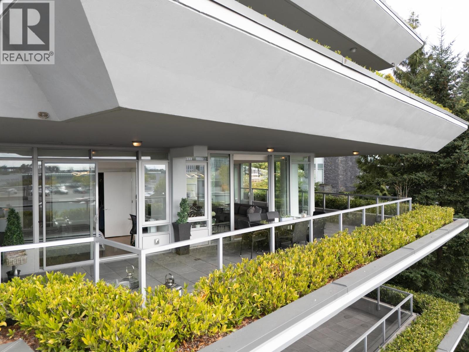 303 866 ARTHUR ERICKSON PLACE, West Vancouver