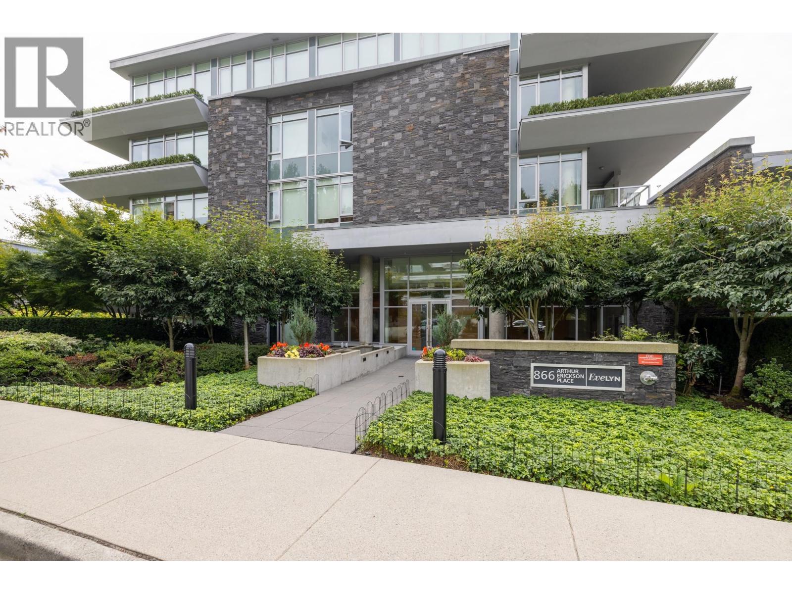 303 866 ARTHUR ERICKSON PLACE, West Vancouver