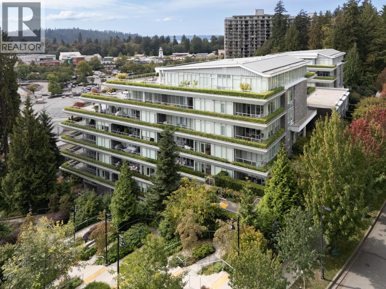 303 866 ARTHUR ERICKSON PLACE, West Vancouver