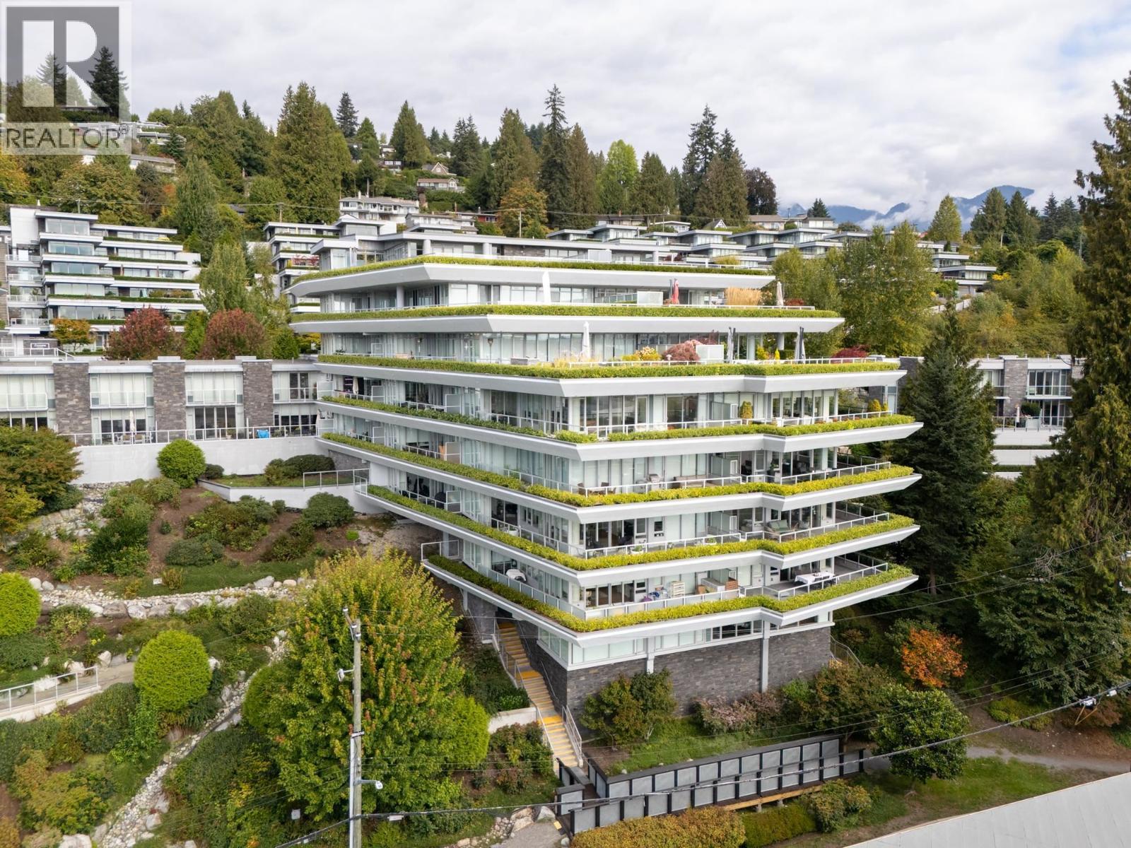 303 866 ARTHUR ERICKSON PLACE, West Vancouver