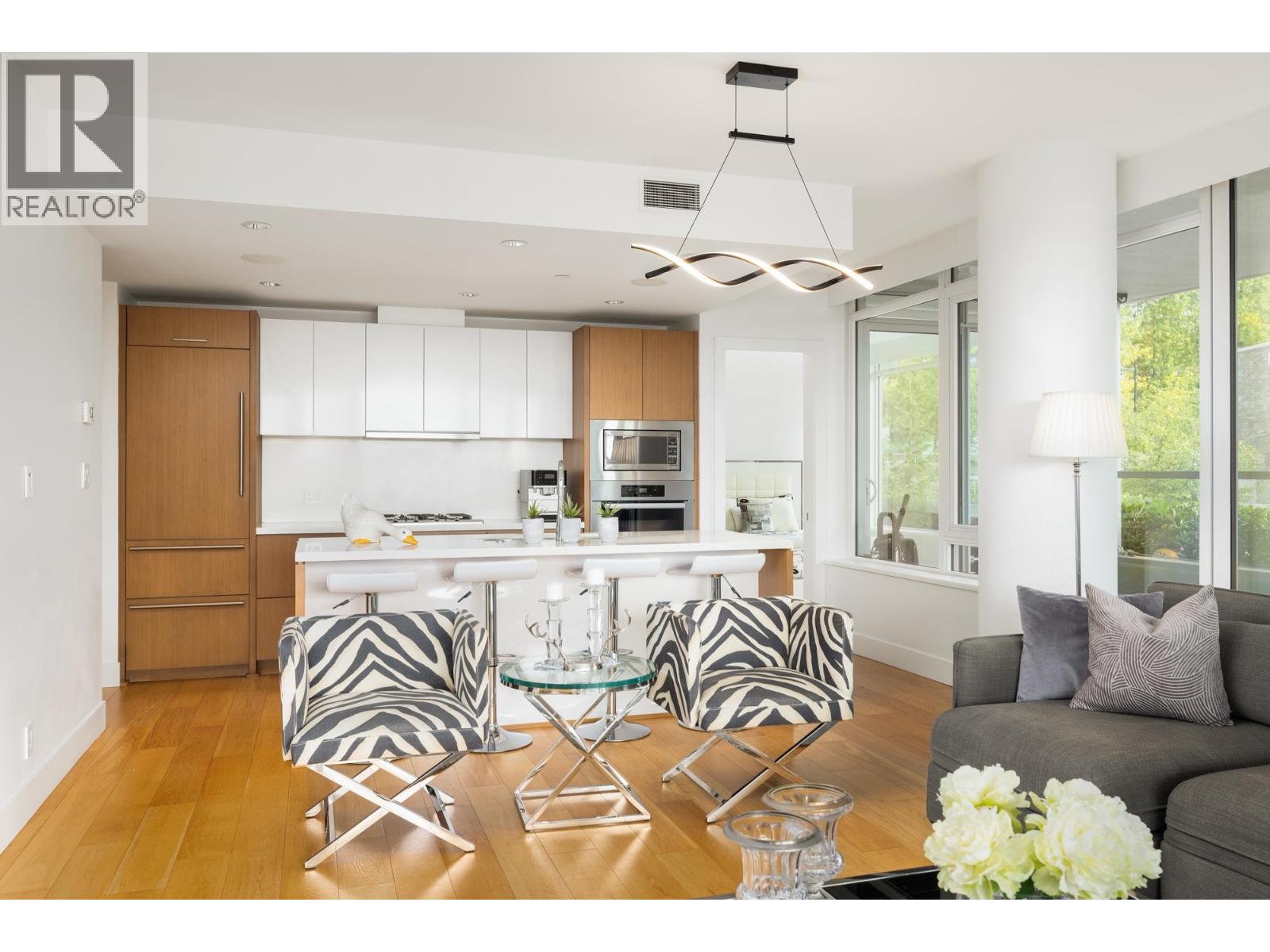 303 866 ARTHUR ERICKSON PLACE, West Vancouver