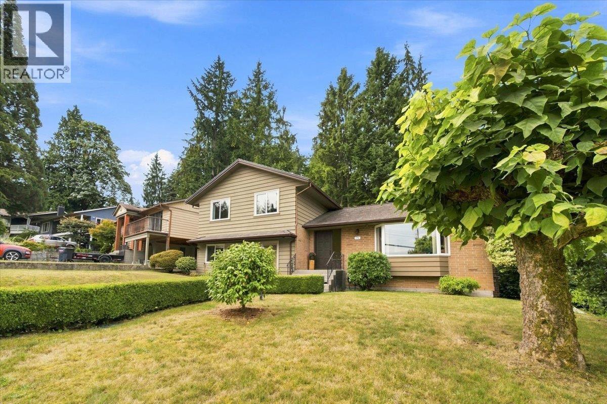 976 CORONA CRESCENT, Coquitlam — photo 2