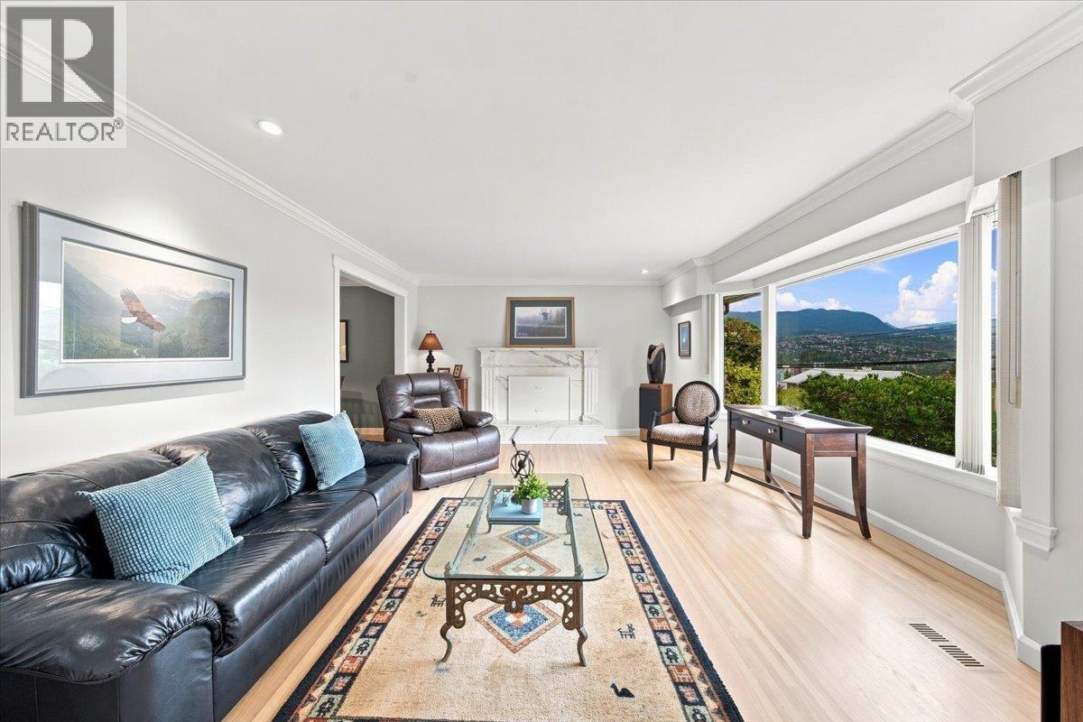 976 CORONA CRESCENT, Coquitlam — photo 4