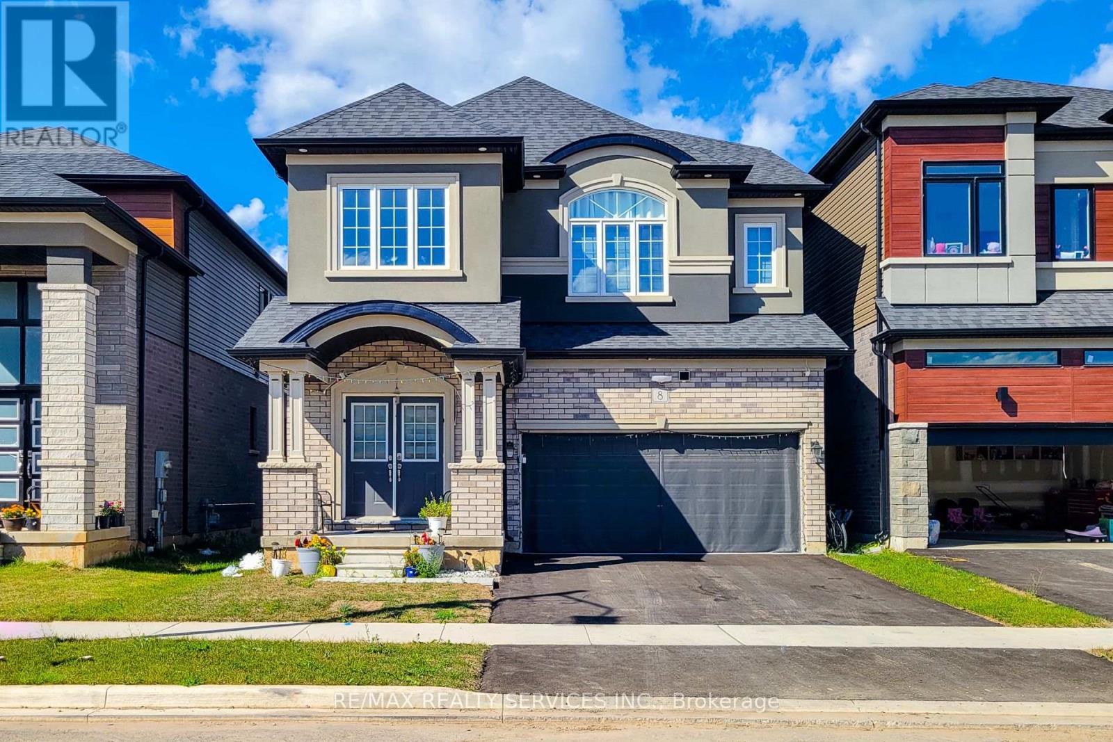 8 WALDRON STREET, Brantford — photo 1
