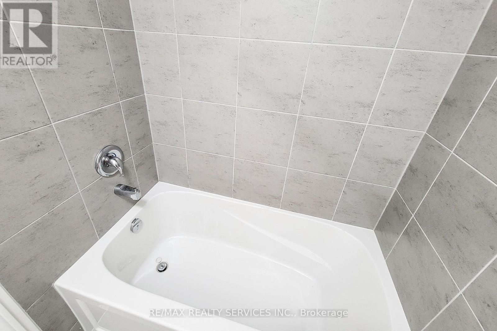8 WALDRON STREET - 32