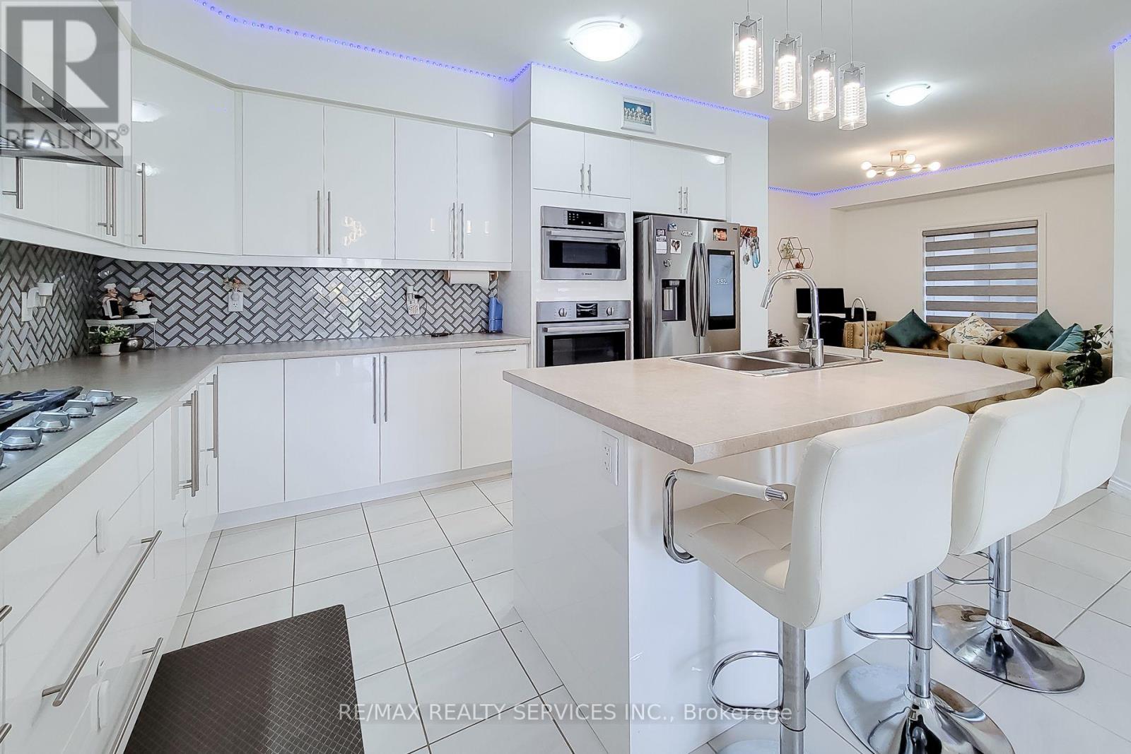 8 WALDRON STREET - 9