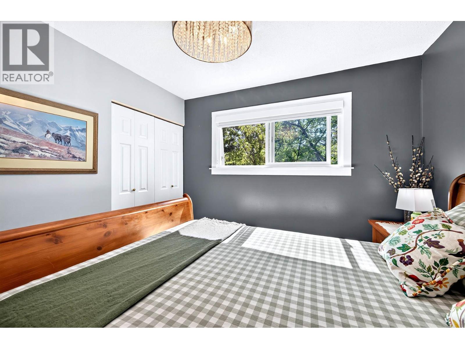 #22 249 Kitchener Crescent - 25