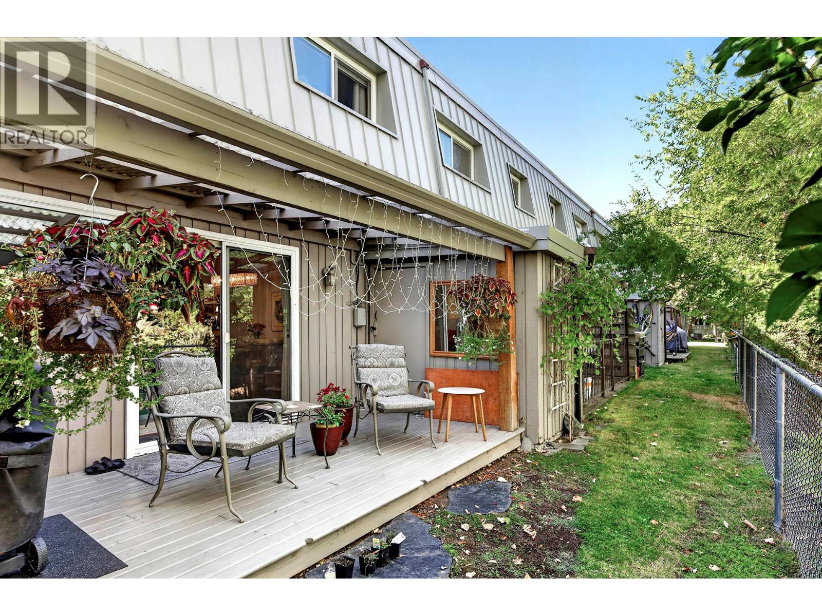 #22 249 Kitchener Crescent - 35