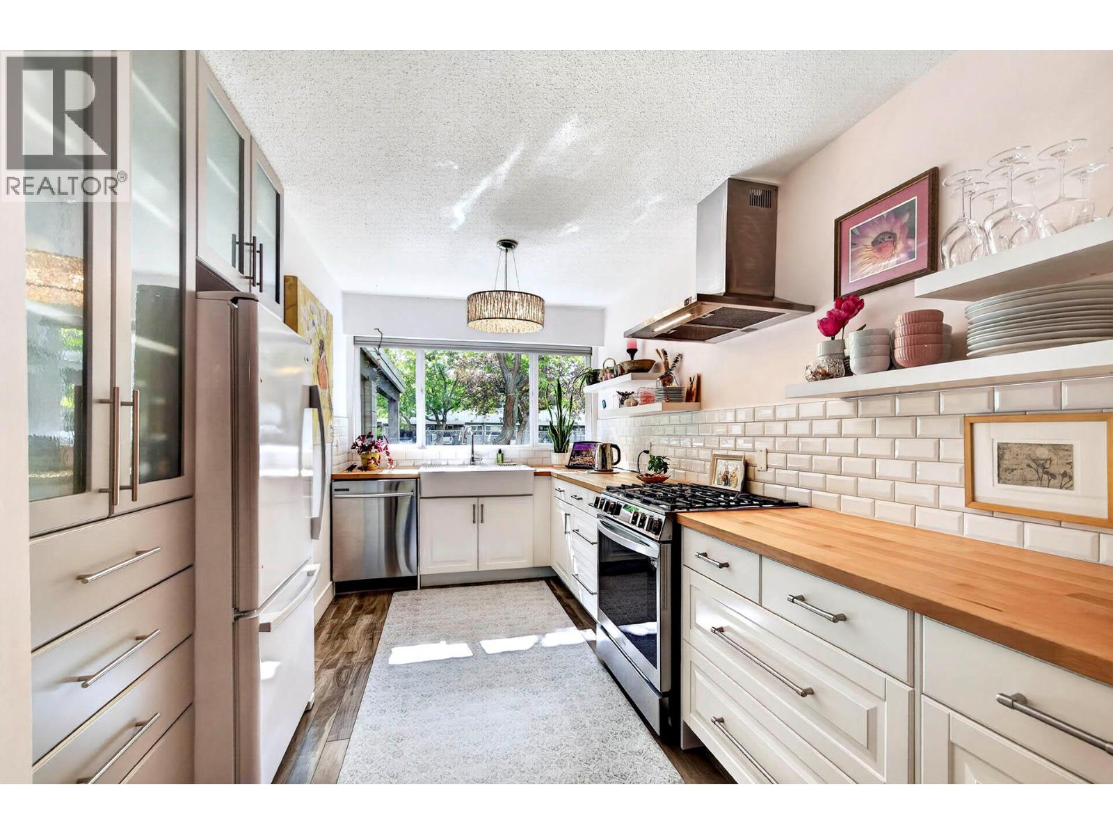 #22 249 Kitchener Crescent - 13