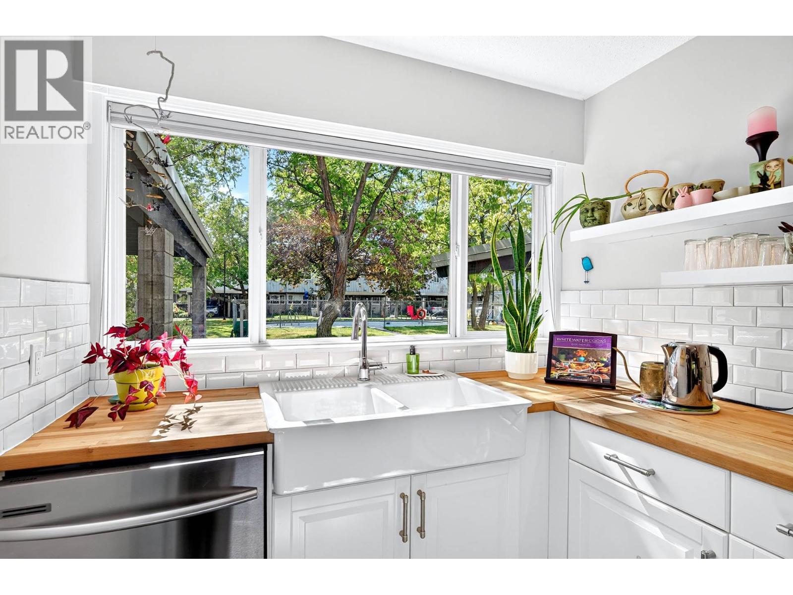 #22 249 Kitchener Crescent - 15