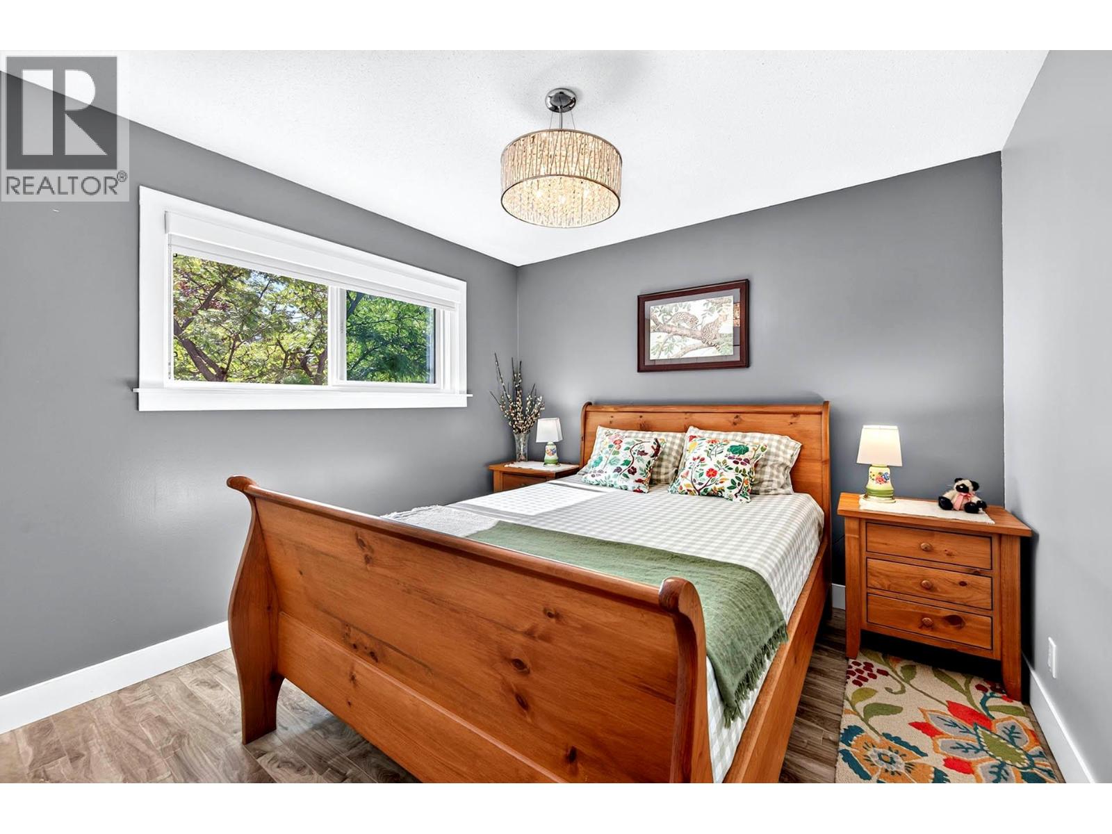 #22 249 Kitchener Crescent - 24