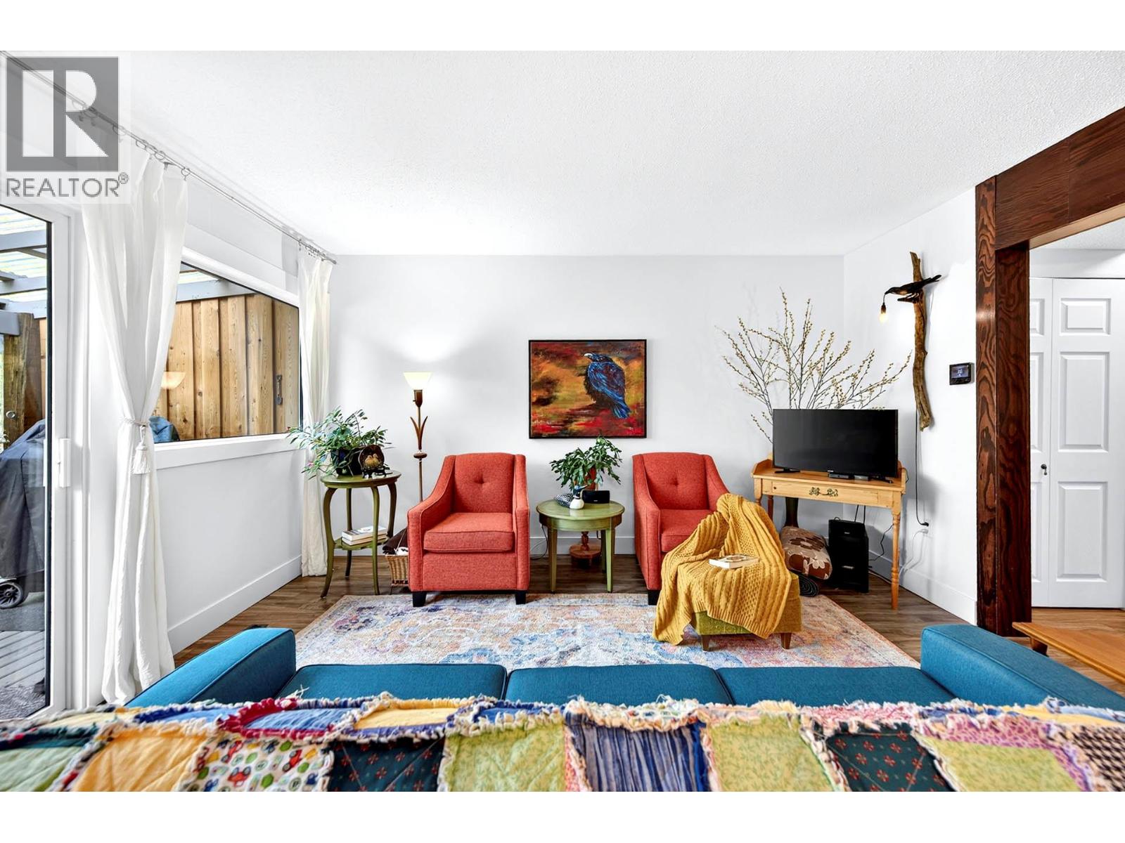 #22 249 Kitchener Crescent - 5
