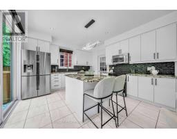 Kitchen - 81 Bulmer Crescent, Newmarket, ON L3X3K1 Photo 9