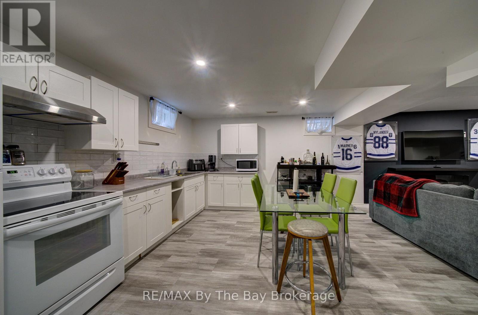 120 ALLEGRA DRIVE - 32
