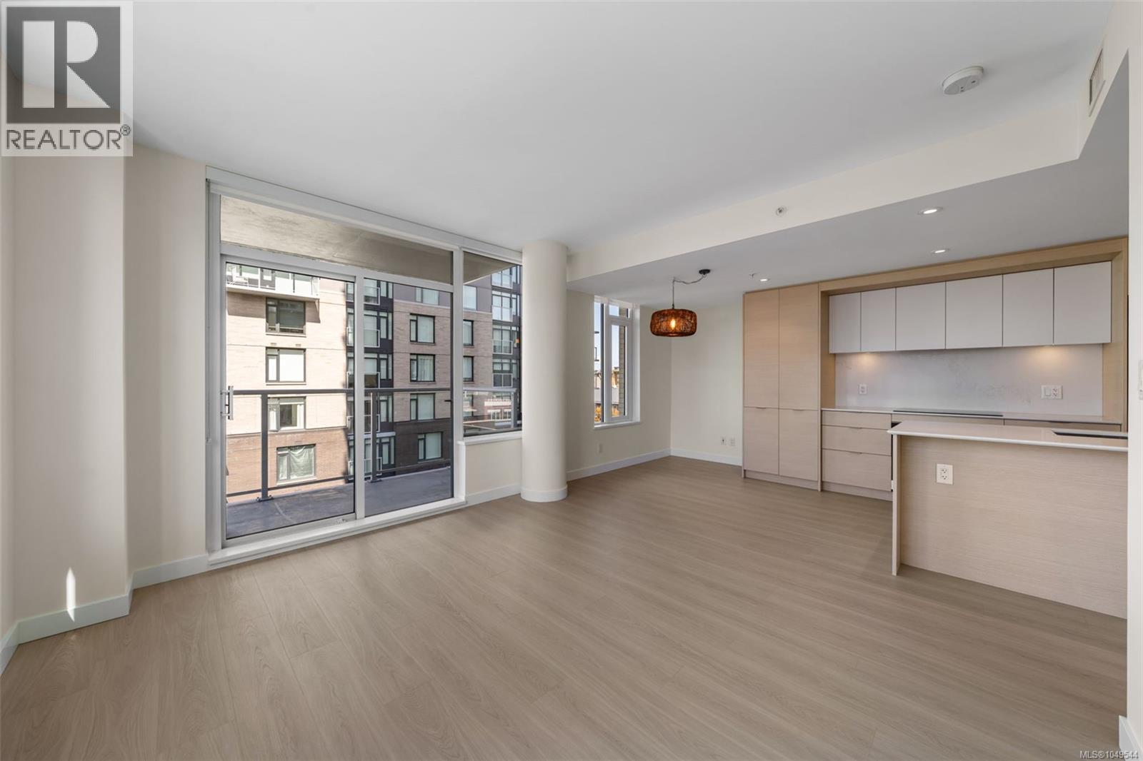 #703 848 Yates St - 4