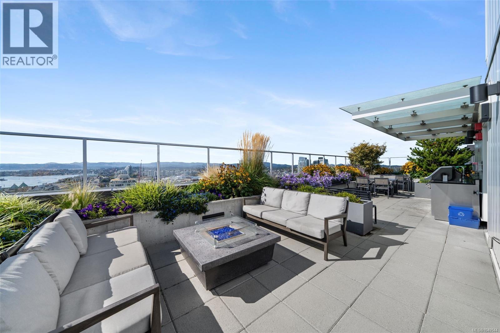 #703 848 Yates St - 2