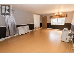 Enclosed porch - 219 Atlantic Avenue, Kerrobert, SK S0L1R0 Photo 11