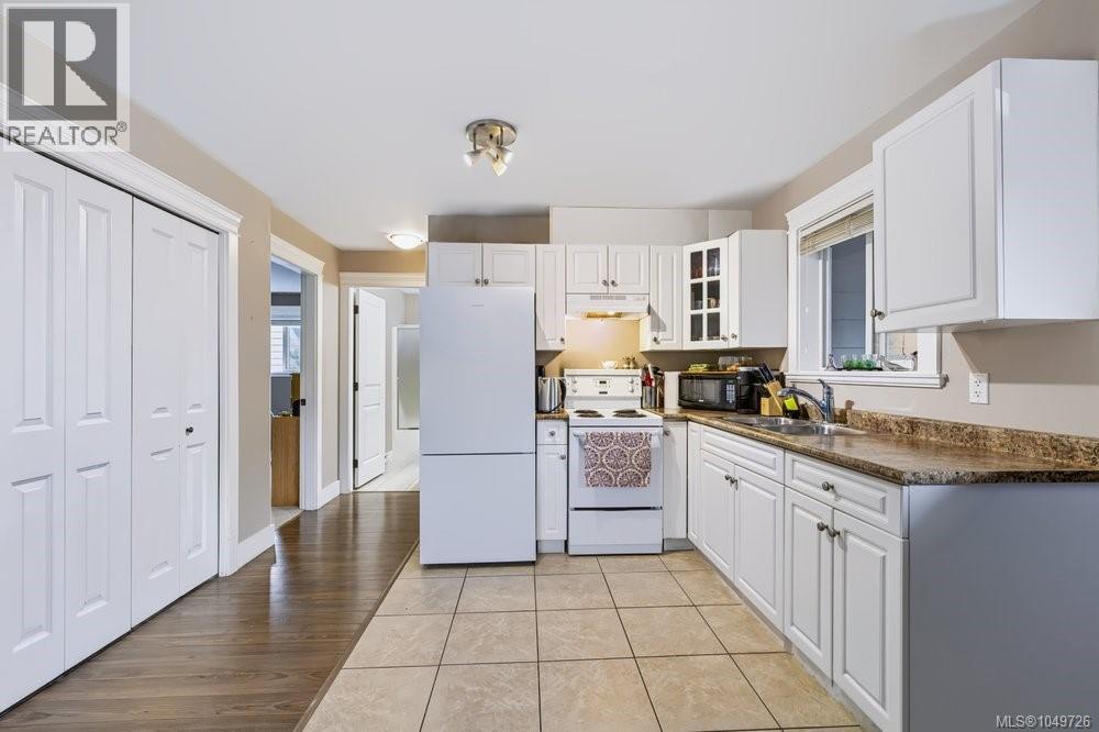 3439 Mary Anne Cres - 31