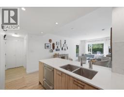 207 1061 Marine Drive, North Vancouver, BC V7P1S6 Photo 8