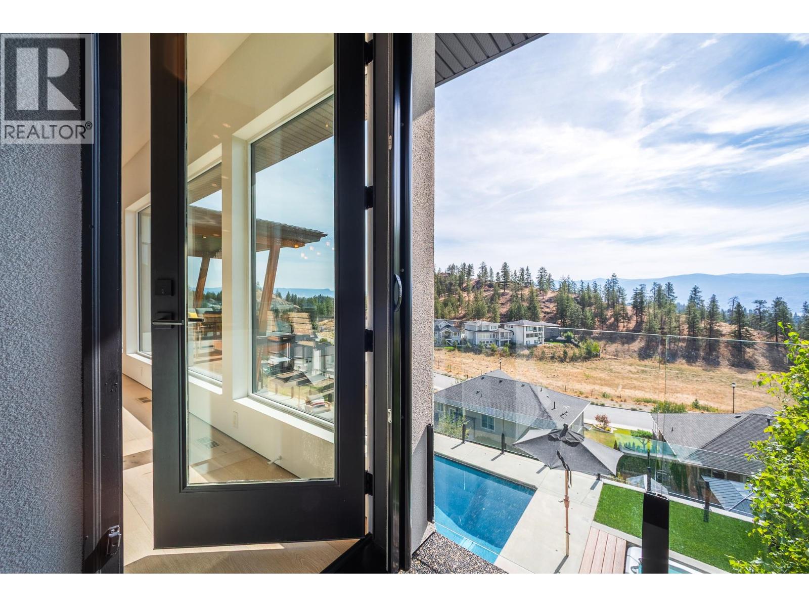 2559 Crown Crest Drive - Image 33