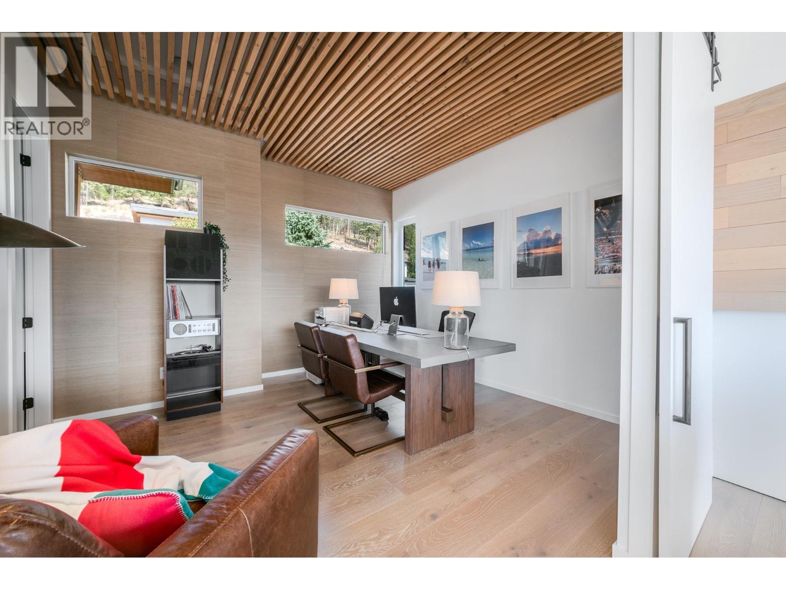 2559 Crown Crest Drive - Image 34