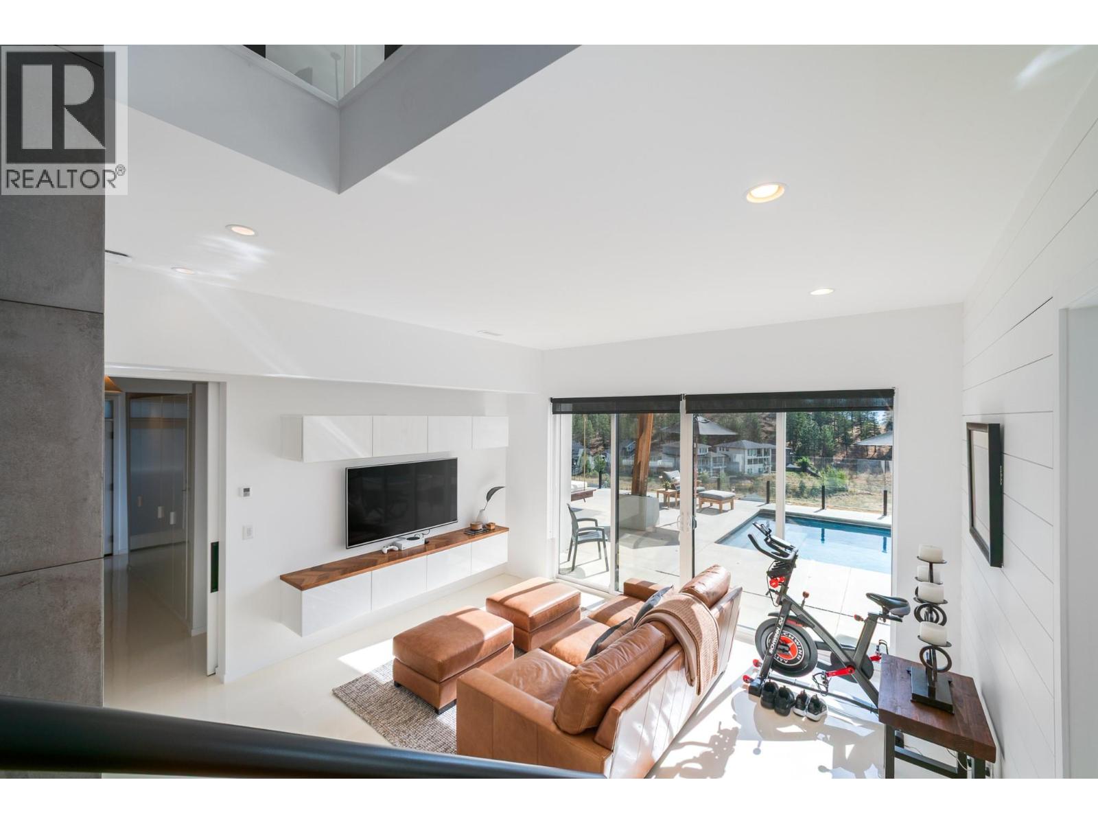2559 Crown Crest Drive - 41