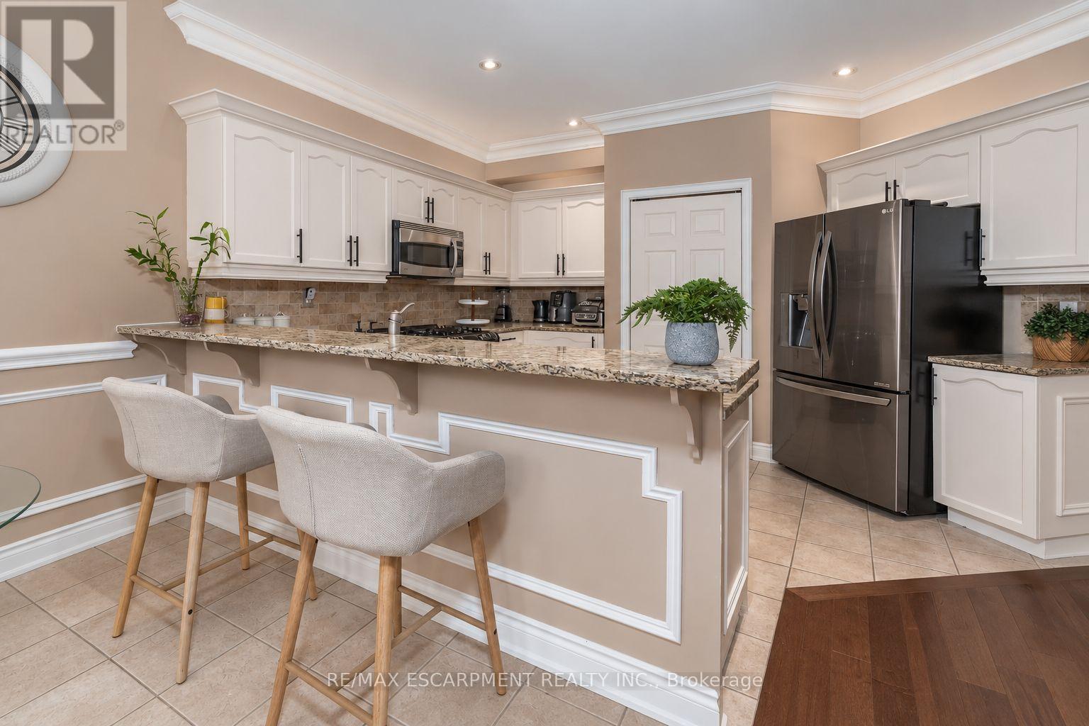 151 MOORE CRESCENT - 11