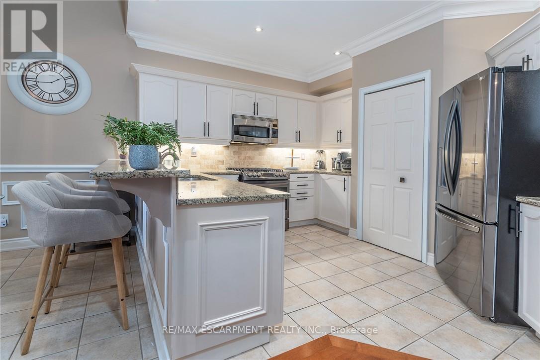 151 MOORE CRESCENT - 10