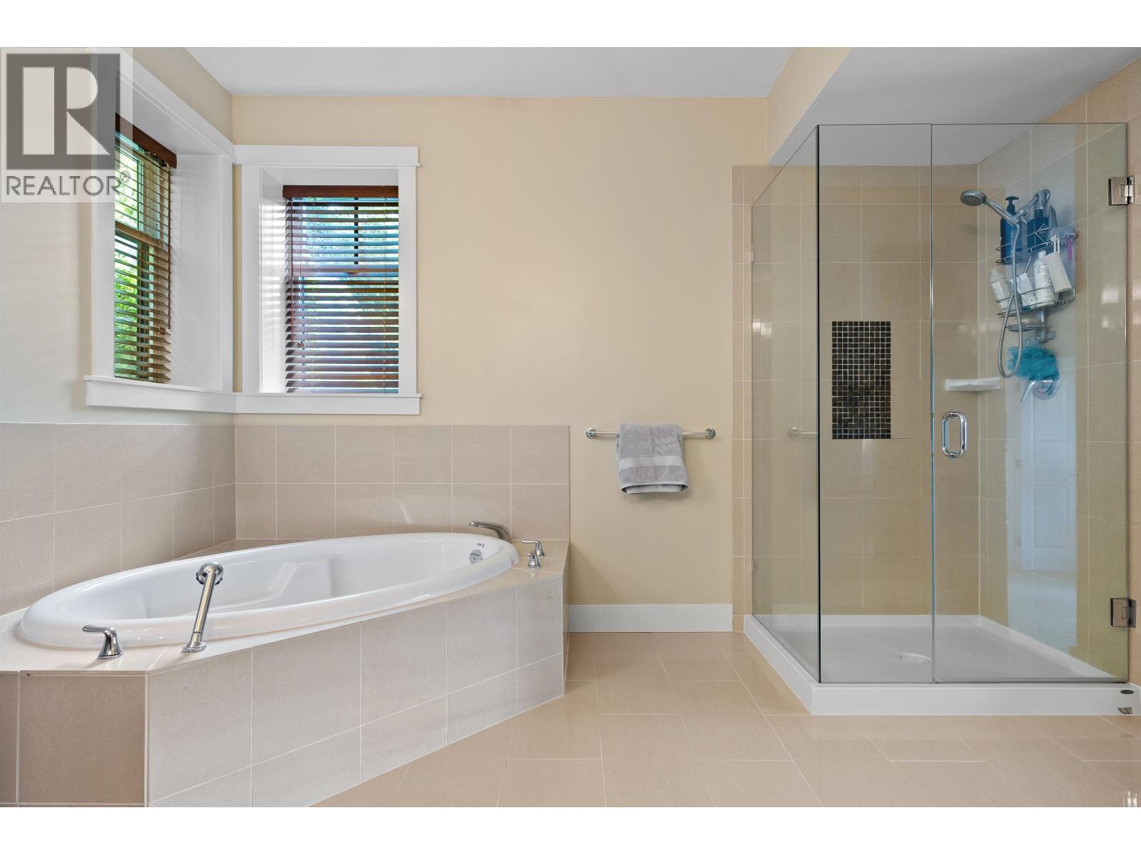 300 OCEAN CREST DRIVE, West Vancouver