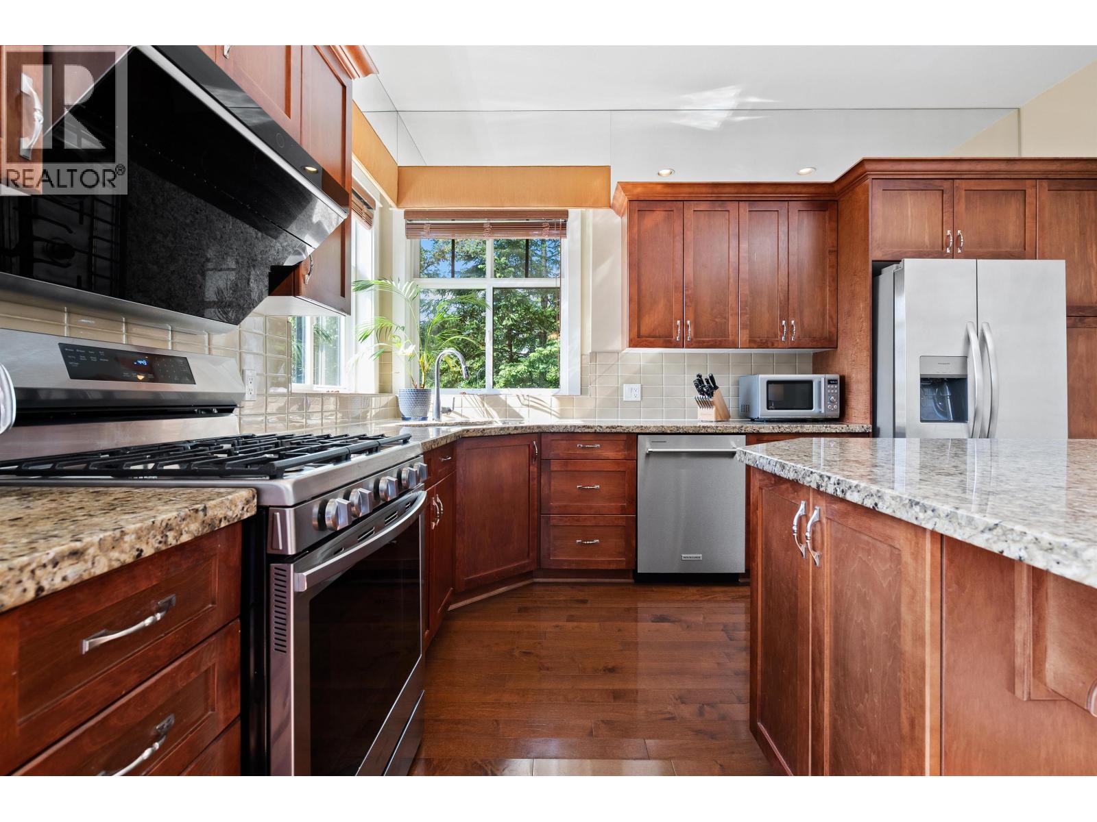 300 OCEAN CREST DRIVE, West Vancouver