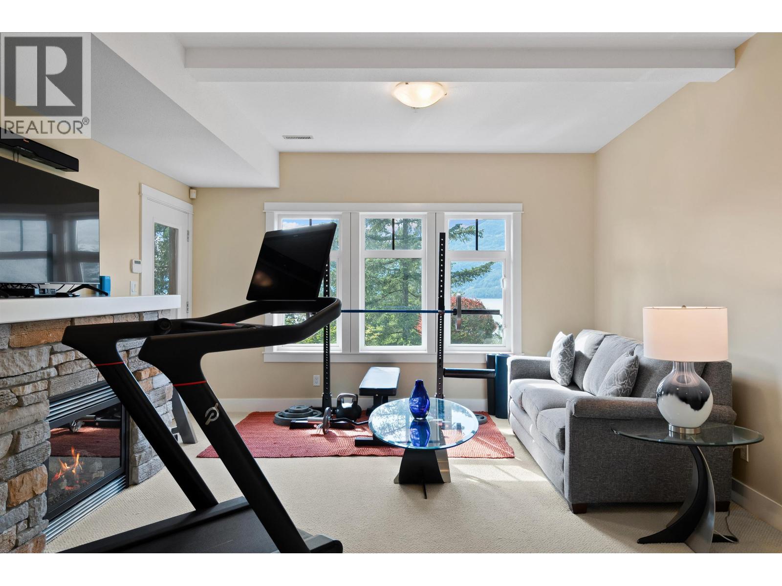 300 OCEAN CREST DRIVE, West Vancouver