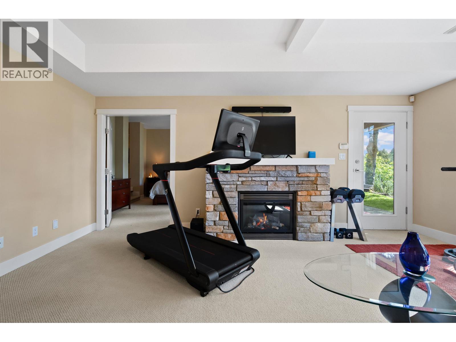 300 OCEAN CREST DRIVE, West Vancouver