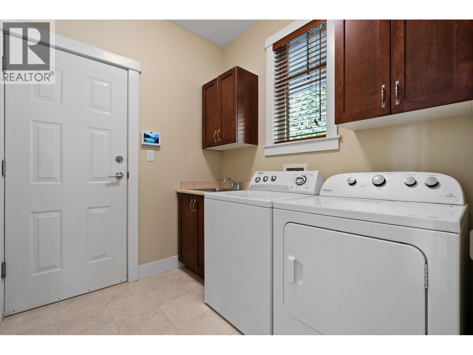 300 OCEAN CREST DRIVE, West Vancouver