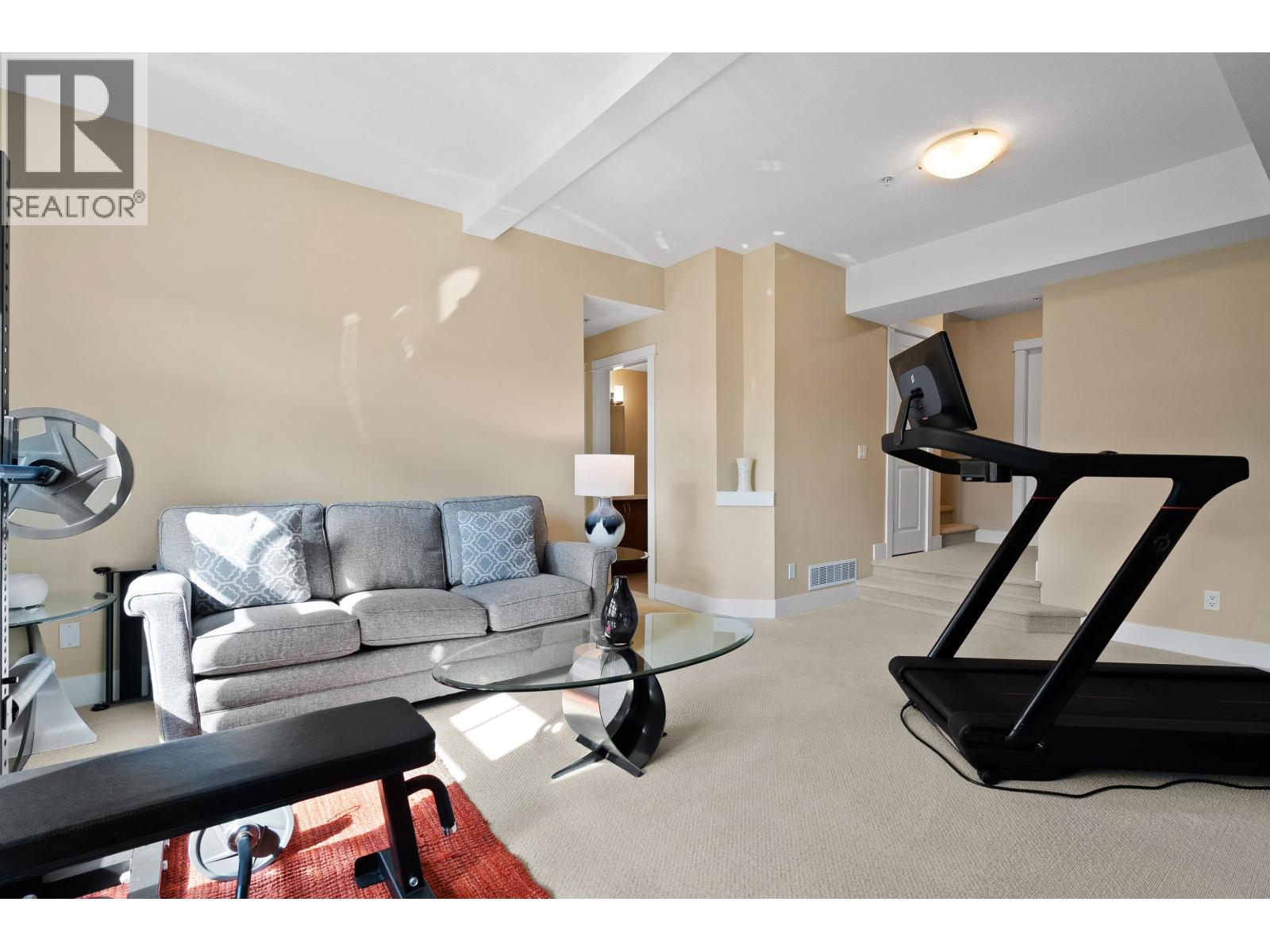 300 OCEAN CREST DRIVE, West Vancouver