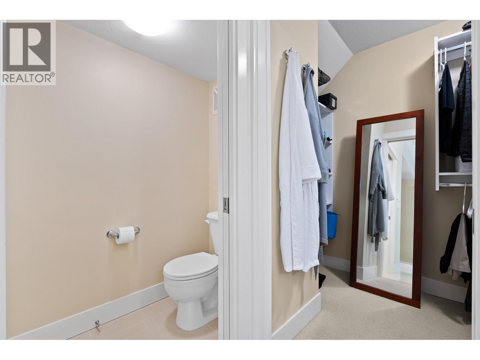 300 OCEAN CREST DRIVE, West Vancouver