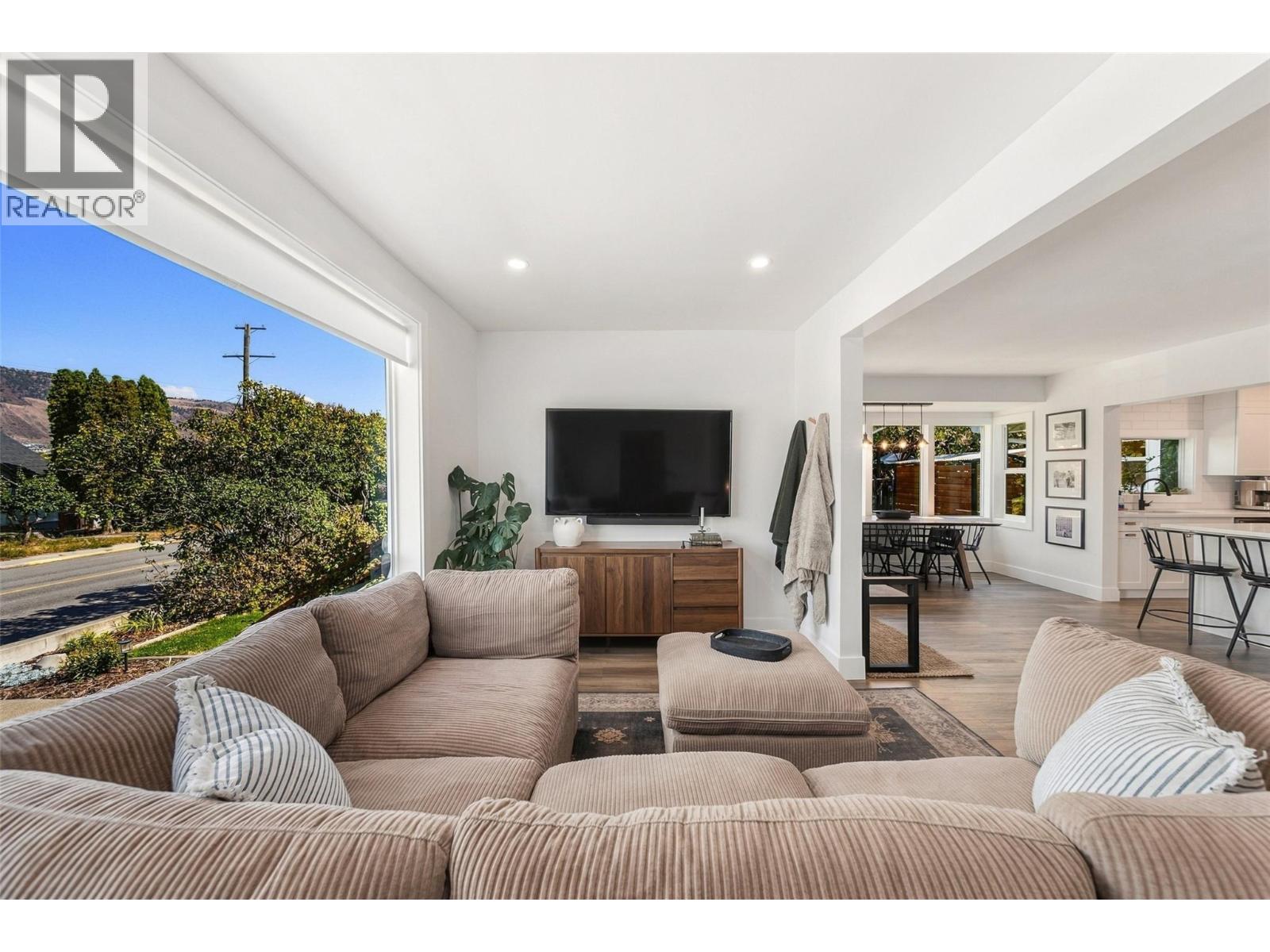 961 Columbia Street - Image 12