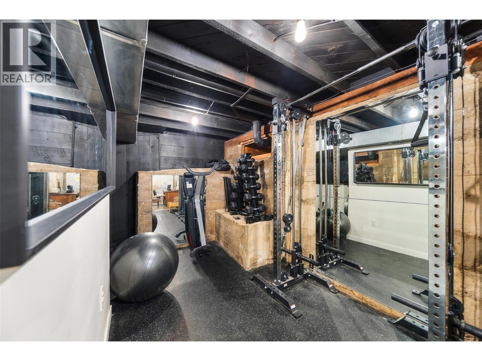 961 Columbia Street - Image 32