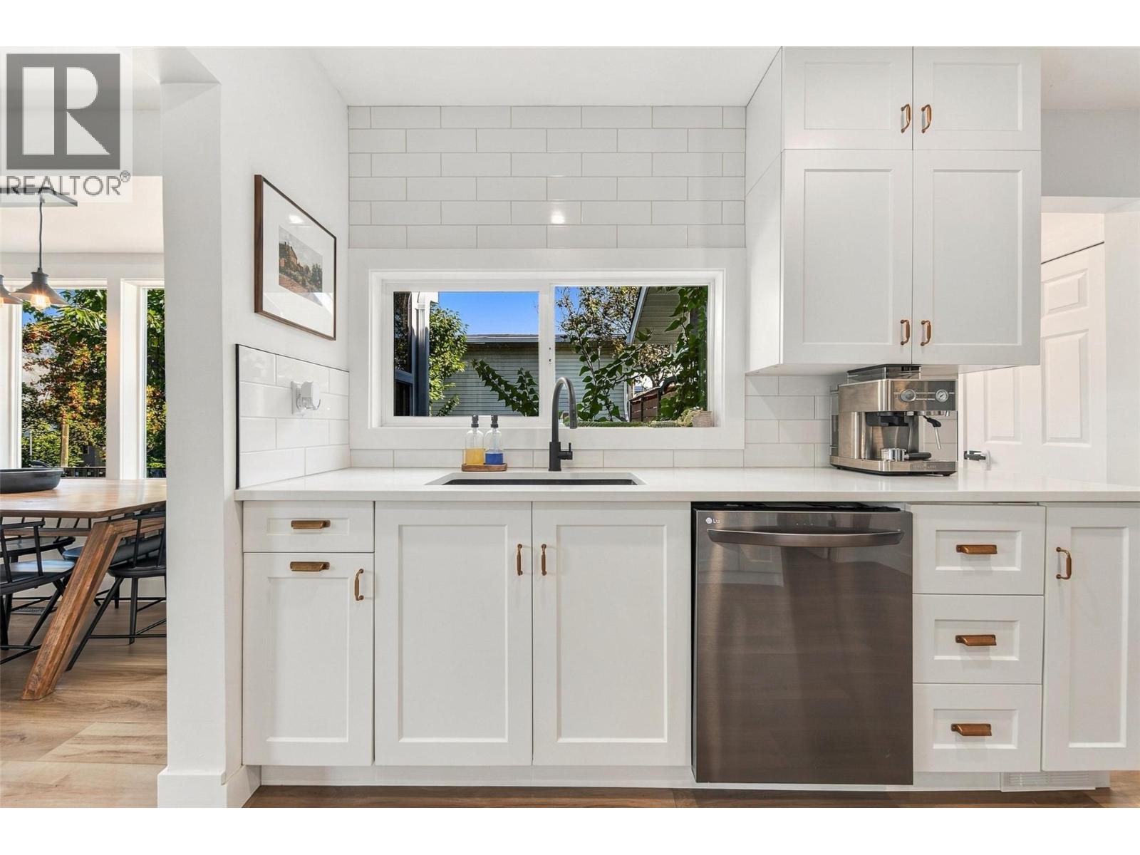 961 Columbia Street - Image 6