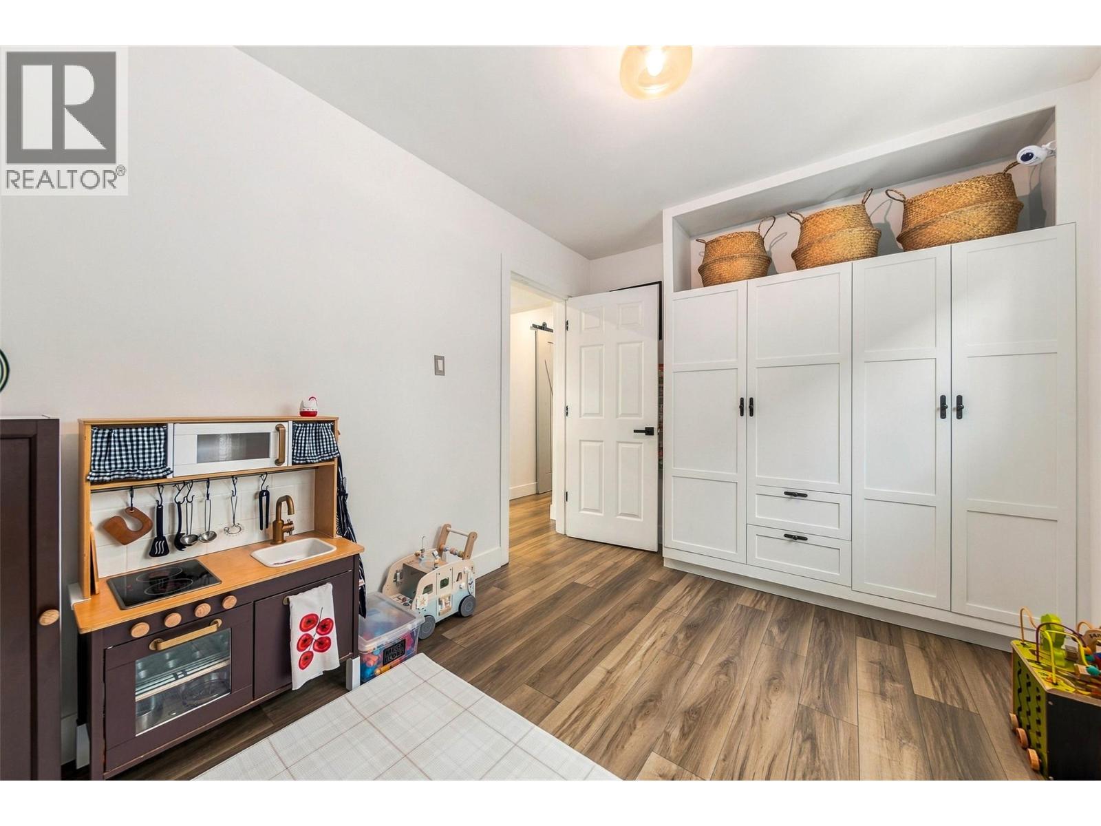 961 Columbia Street - Image 22