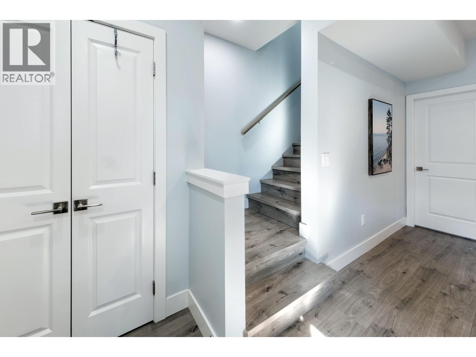 #4 825 Cadder Avenue - 18