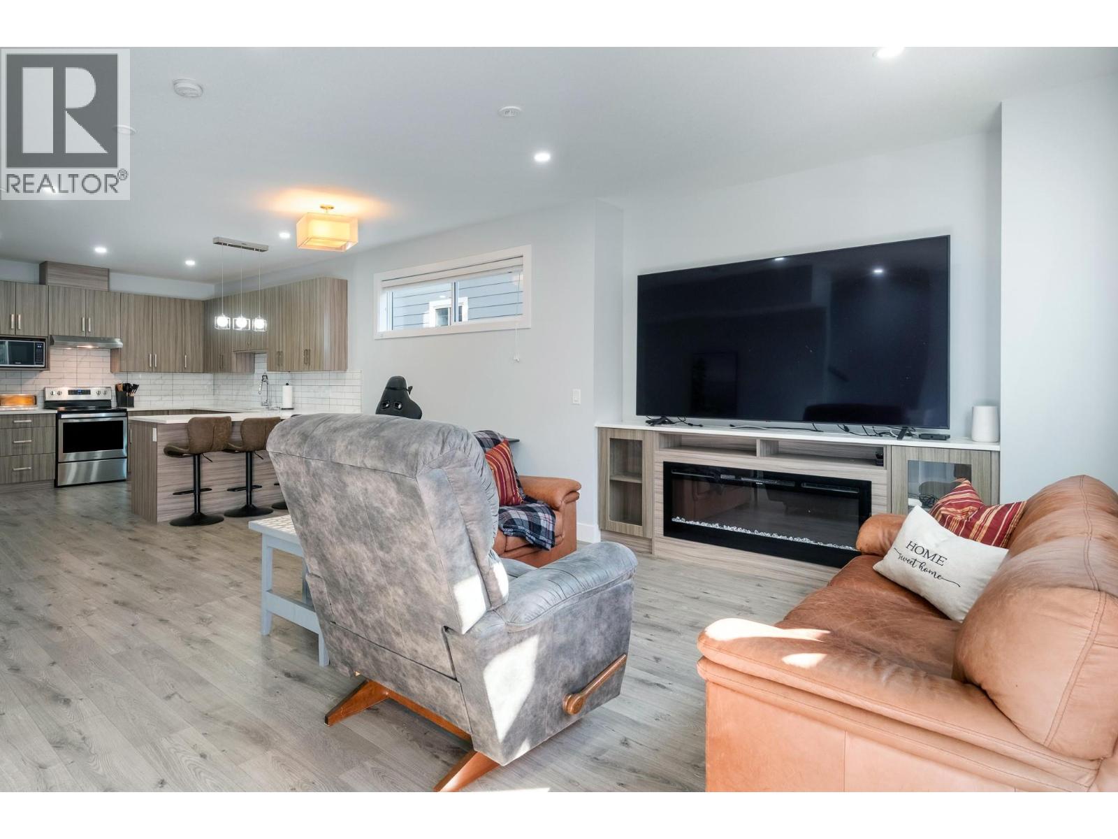 #4 825 Cadder Avenue - 5